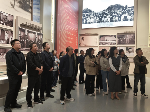 傳承革命精神，凝聚奮進力量——公司第一、第六黨支部聯合開展主題黨日活動