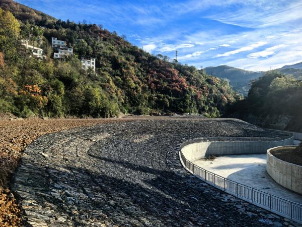 秦嶺腹地添生態屏障 關子溝尾礦庫閉庫工程通過竣工驗收